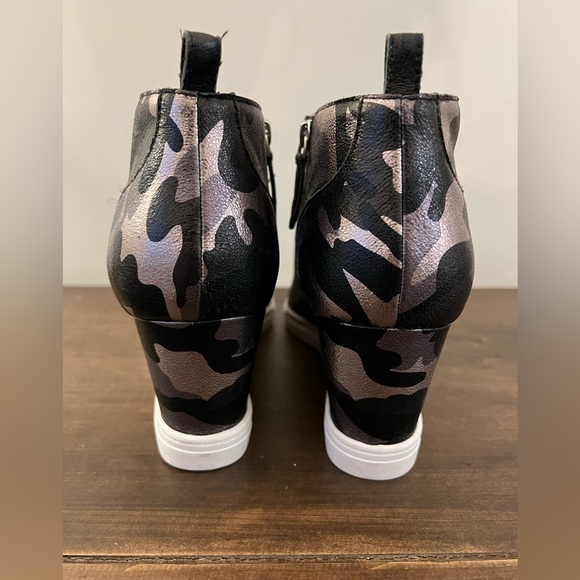 New Linea Paola Metallic Wedge Camo Sneakers Pull On Slip On Shoes sz 12 - Picture 5 of 5